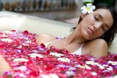 A warm aromatic Bath to relieve neck pain